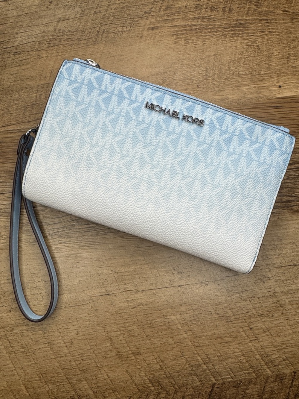 Michael Kors Light Large Jet Set Light Sky Blue Ombre Signature Wristlet